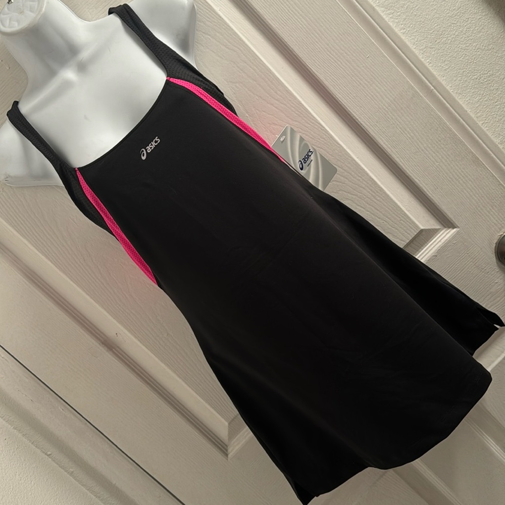 Brand new ASICS straight sets Dress Black with Pink Size Medium
